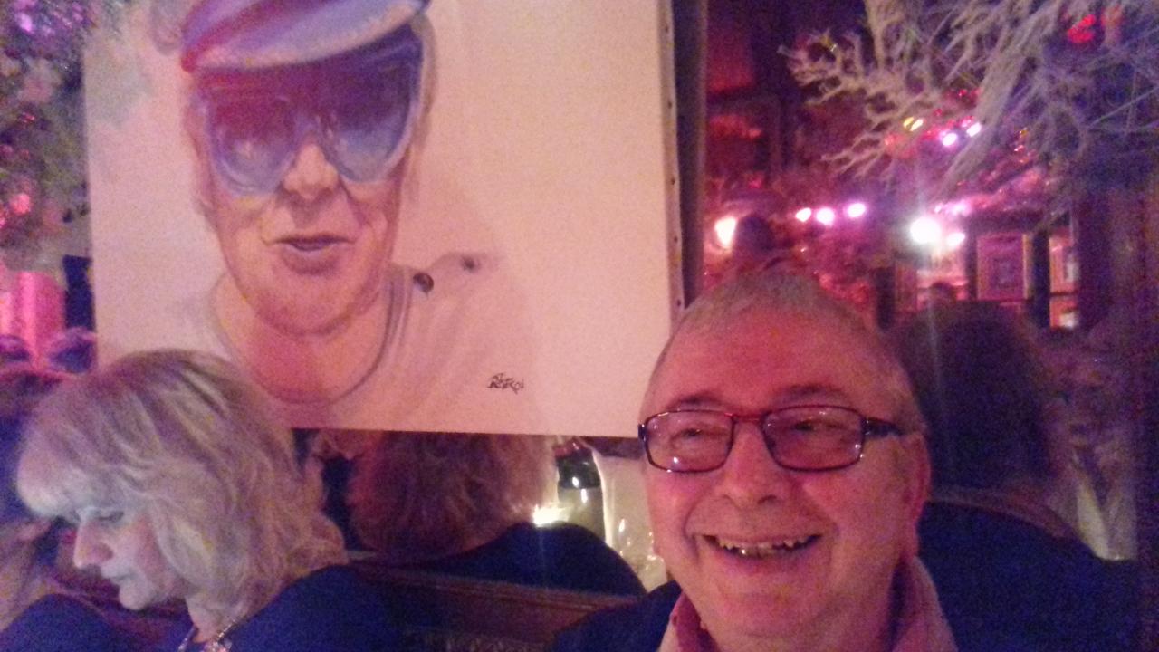 17-Daniel avec la photo de Michou