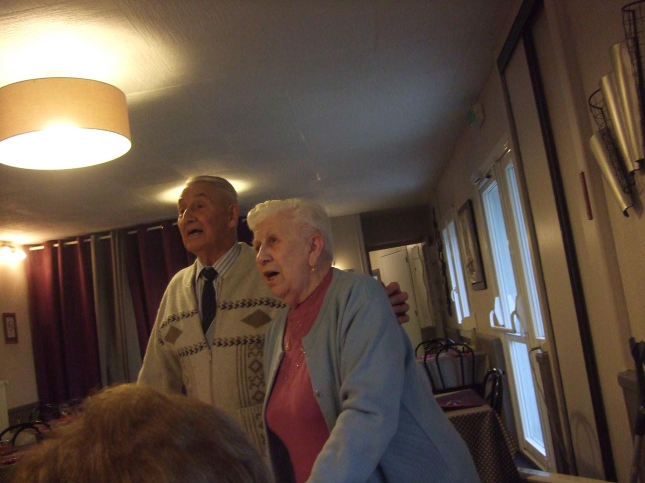 59-Daniel & Yvonne chantent