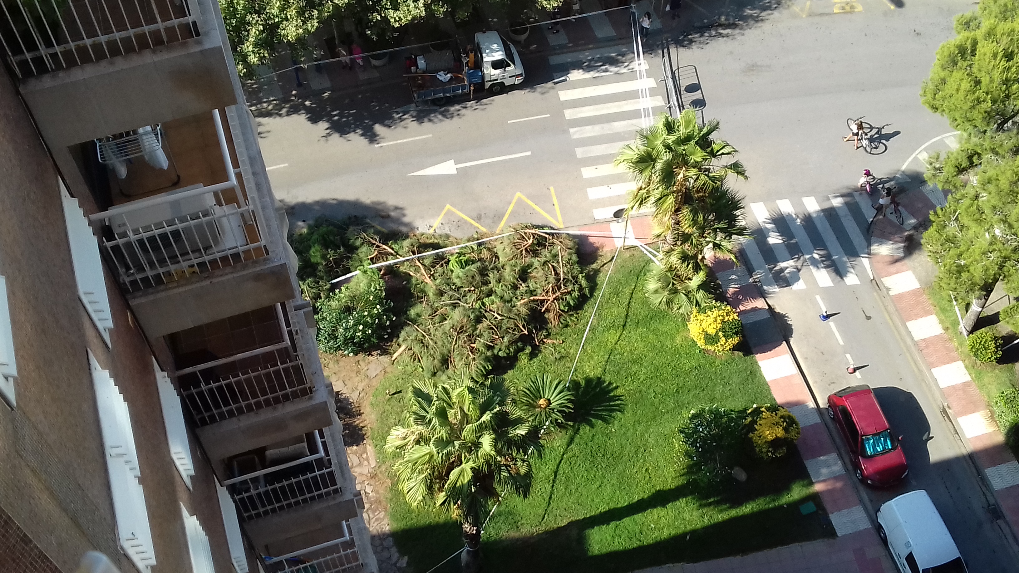 81-Au petit matin, nettoyage de la route
