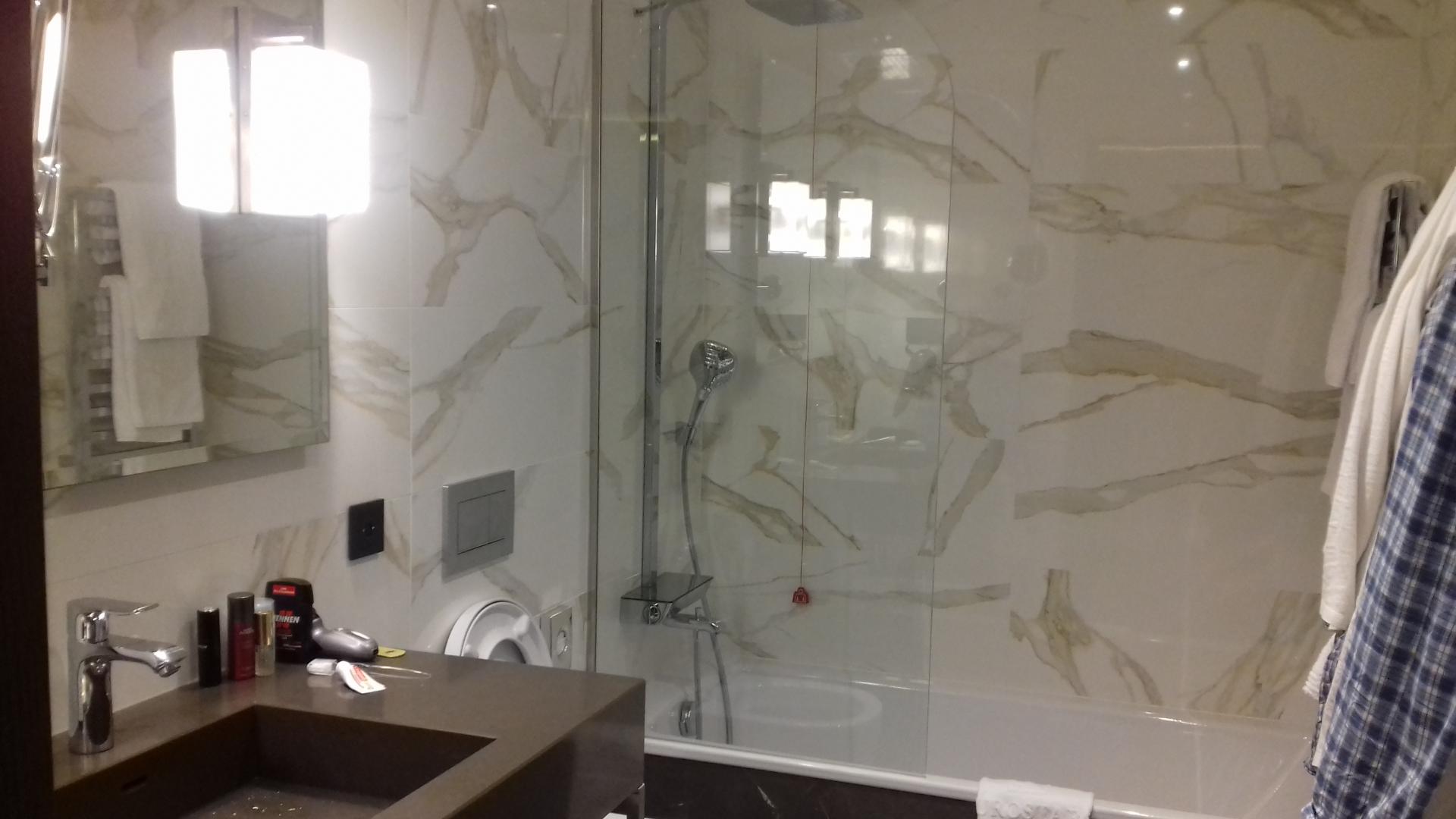 9-Salle de bain tout en marbre